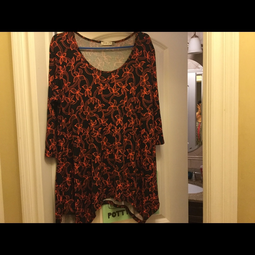 Basic Line top - Picture 2 of 3
